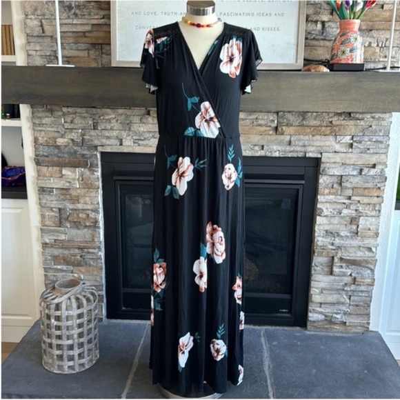 Loveappella Dresses & Skirts - Loveappella Black Maxi Dress with Floral Print